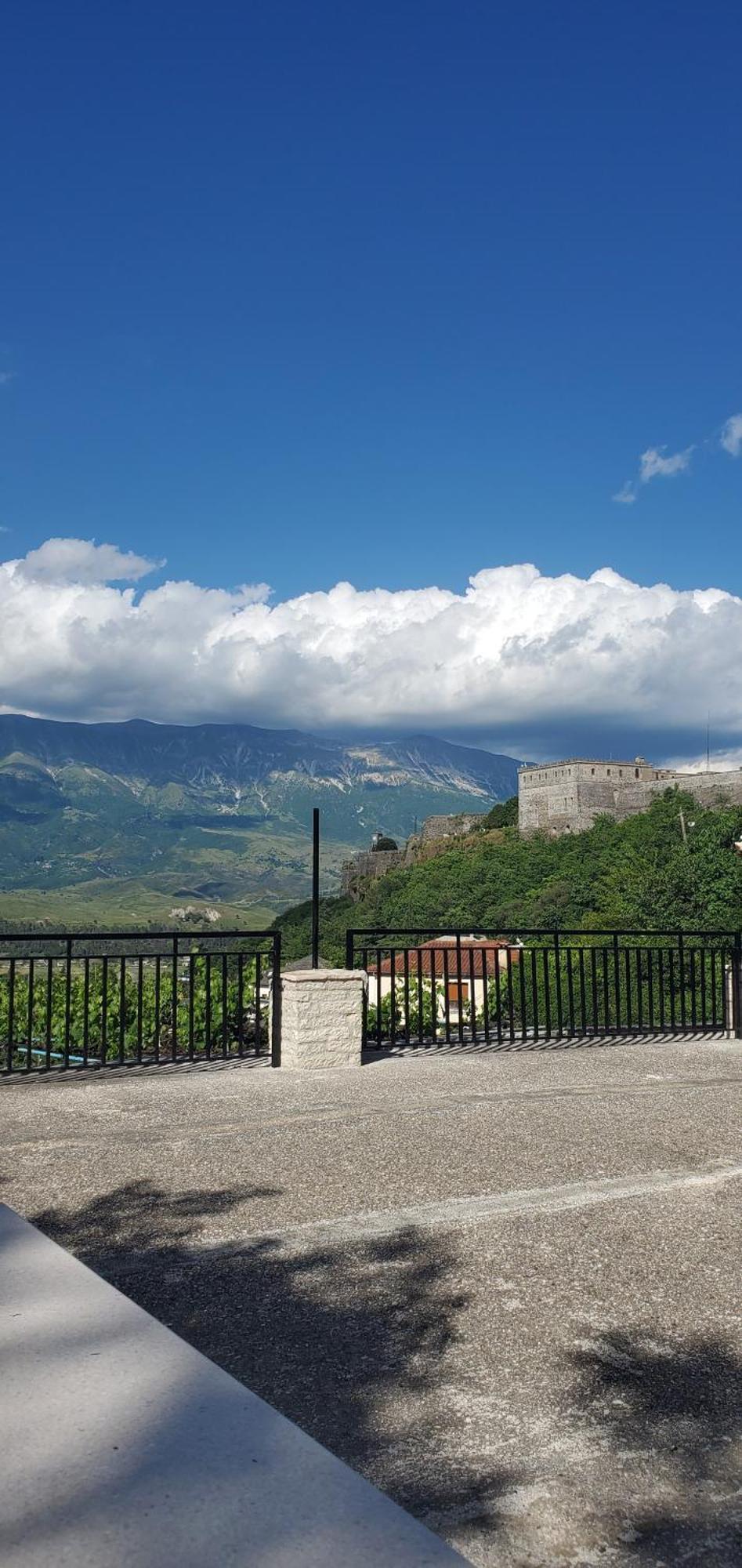 Latifi Guesthouse Гірокастра Екстер'єр фото